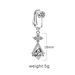 Détail macro du faux piercing de nombril papillon argenté avec dimensions 18mm et poids 5g
