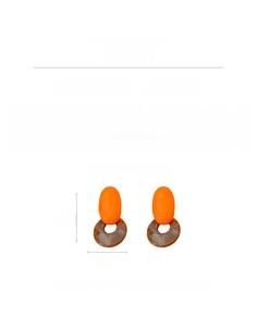 Size chart showing dimensions 4.3x2.5cm and material specs for geometric resin earrings