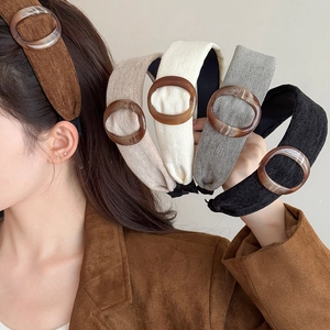 Wide Fabric Headband With Geometric Round Acrylic Buckle Retro Textured High Skull Top Hair Hoop Fashion Accessory