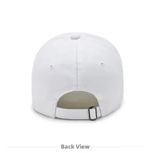 Vue arrière de la casquette blanche en coton avec sangle réglable et boucle en métal