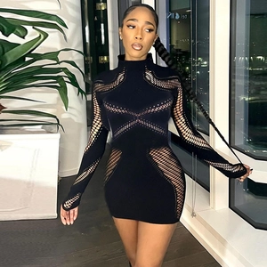 Mini robe moulante noire à manches longues avec découpes en maille et col montant chic