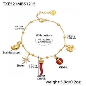Détails du bracelet trèfle plaqué or 18k avec breloques en zircon et finition émaillée