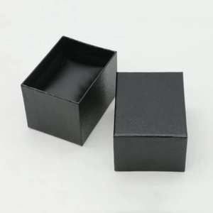 Scatola porta orologi nera minimalista trama litchi con cuscino per gioielli e regali