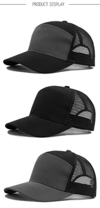 Vista dettagliata dei cappellini trucker in mesh traspirante in vari colori nero e grigio