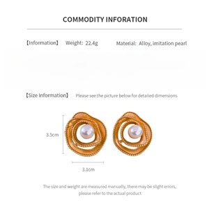 Detailed spec sheet showing 3.5cm vintage gold flower earrings with imitation pearls