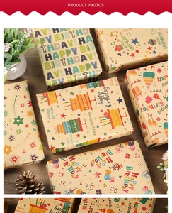 Vue détaillée de papiers cadeaux d'anniversaire en kraft avec motifs de gâteaux