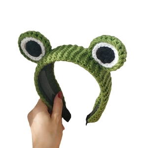 Cute green knitted frog headband with big eyes for washing face and skincare accessory