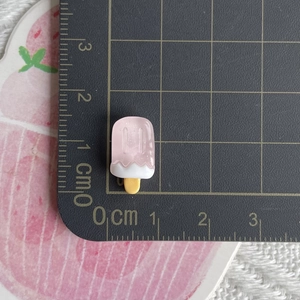 Detailed size measurement of 1.5cm pink resin popsicle charm for jewelry making