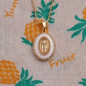 Gold-plated round portrait necklace with white oval relief and sparkling zircon stones