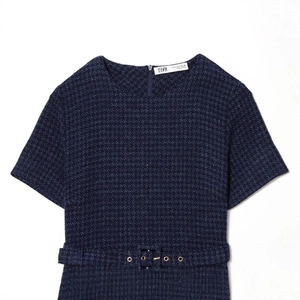 Robe courte en tweed bleu marine pour femmes avec ceinture assortie à œillets métalliques