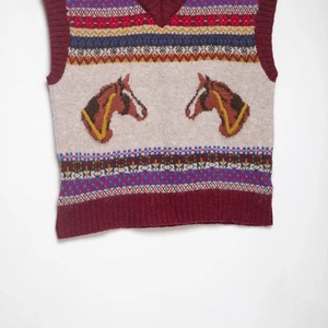 Vintage jacquard knit vest featuring horse head patterns and geometric V-neck design