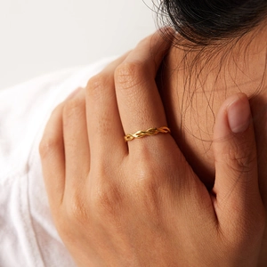 18K gold plated stainless steel twisted rope ring with a minimalist geometric design