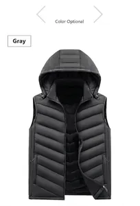 Presentazione piatta di un gilet grigio da uomo con cappuccio e cuciture a forma di V
