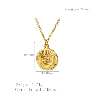Collier en acier inoxydable doré avec pendentif lune et étoile et détails de taille