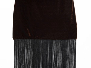 Détail du tissu en velours marron avec franges noires montrant la texture et l'éclat doux