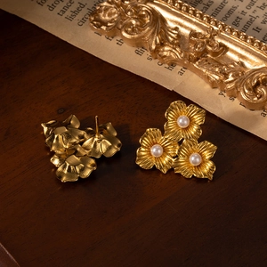 Elegant 18k gold plated stainless steel triple flower earrings with pearls on dark wood