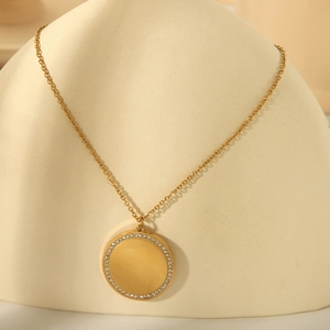 18k gold-plated stainless steel necklace with round crystal-embellished oval pendant