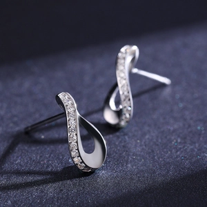 Elegant S925 sterling silver infinity stud earrings with sparkling clear gemstones