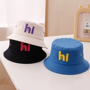 Chapeau bob enfant en coton avec broderie hi en blanc noir et bleu de qualité