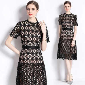 Élégante Robe Midi en Dentelle Hydrosoluble Ajourée pour Femmes Manches Courtes Col Rond Robe de Fête Brodée