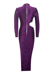 Detail eines lila Glitzer-Bodycon-Kleides mit Reißverschluss hinten und Taillenausschnitt