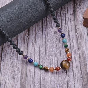Collier de yoga en pierre de lave 6mm avec perles chakra, œil de tigre et pompon