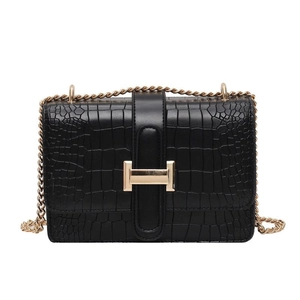 Fashionable black crocodile pattern shoulder bag with gold H buckle and chain strap