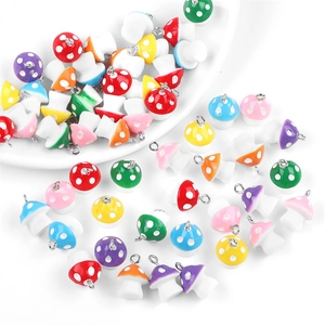 Pendentifs champignons colorés en résine avec pois blancs et boucles argentées pour bijoux