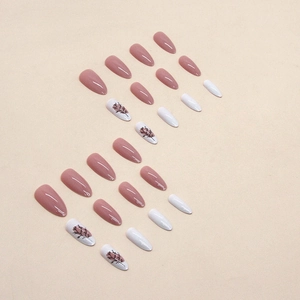 Stiletto-Kunstnägel Set in Altrosa und Weiß mit eleganten Blättersilhouetten-Designs