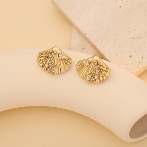 Detail of shell earrings in gold with pearls, rhinestones and love engravings