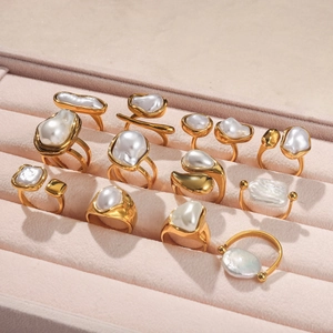 Titanium steel rings with baroque pearls in pink velvet box with minimalist design