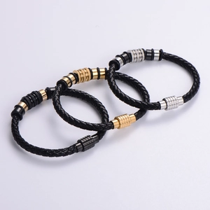 Tre bracciali in pelle intrecciata minimalisti con chiusure magnetiche oro e argento