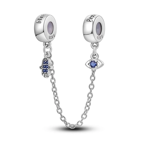 Détail de la chaîne de sécurité en argent S925 avec œil bleu et main de fatma