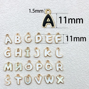 26 ciondoli con lettere smaltate per bracciali fai-da-te, pendenti in lega oro 11mm