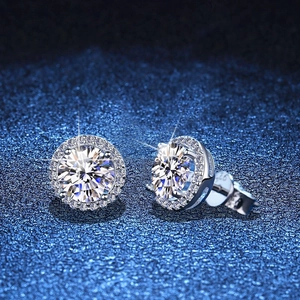 Classic S925 sterling silver four-prong round moissanite stud earrings for women and men