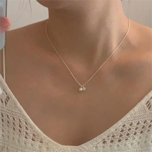 Close-up of 925 sterling silver necklace featuring a white pearl and zircon pendant