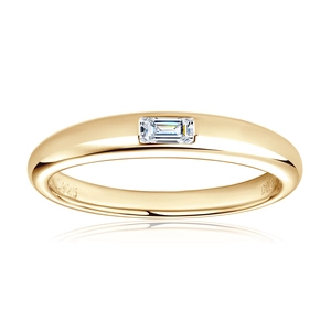 Elegant S925 sterling silver ring with rectangular moissanite stone in gold finish