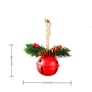 Détail d'une cloche de Noël rouge avec pommes de pin et baies, taille 11cm par 8cm