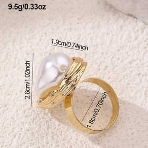Macro shot of gold ring with baroque pearl showing dimensions and product weight details