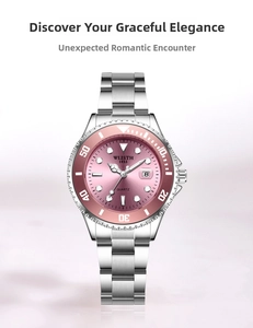 Dettaglio dell'orologio in acciaio argento con quadrante rosa e display della data