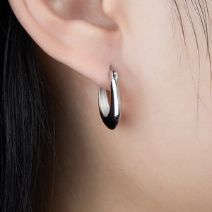 Minimalist 925 sterling silver U-shaped hoop earrings with a glossy drop-line design