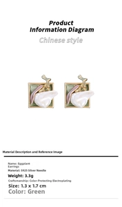 Détails de boucles d'oreilles émaillées en perles baroques carrées avec tiges en argent