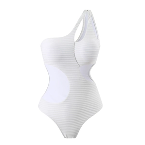 Detailansicht eines weißen One-Shoulder-Badeanzugs mit Cut-outs und Rippenstruktur