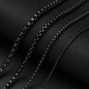 Chaînes à mailles carrées en acier inoxydable noir mat en quatre épaisseurs variées