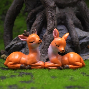 Süßes Sika-Hirsch-Figuren-Set aus Harz für Heimdeko und Auto-Armaturenbrett