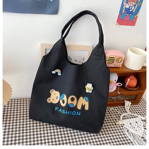 Schwarze Segeltuch-Einkaufstasche mit BOOM FASHION Bärenprint und Regenbogen-Stickerei