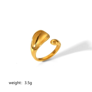 Detailed close-up of a minimalist golden irregular bow ring featuring 3.5g weight info