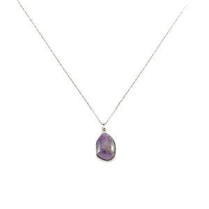 Minimalist necklace featuring an irregular purple amethyst stone with an 18K gold chain