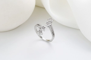 Detail view of S925 silver star ring with zircon inlay and adjustable open band