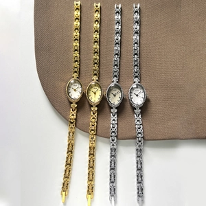 Montres élégantes pour femmes en or et argent avec cadran ovale et bracelet en métal rétro